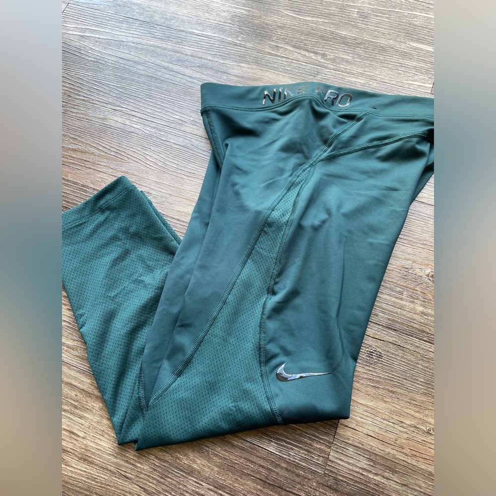 Nike pro capris green